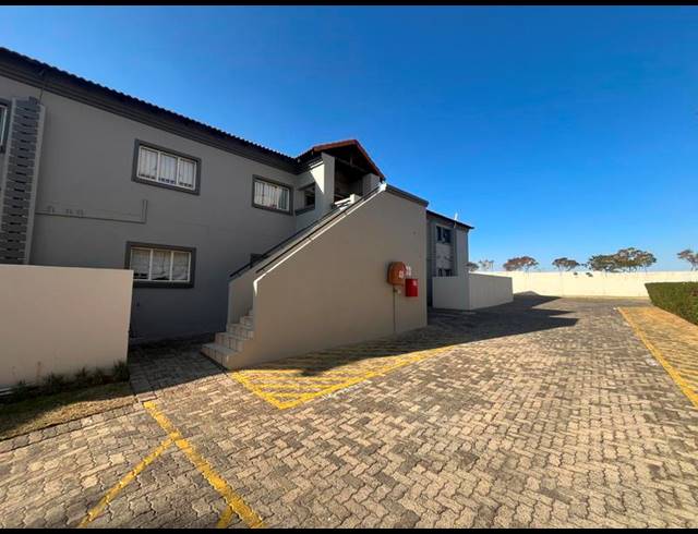 3 BEDROOM APARTMENT FOR SALE IN COUNTRY VIEW